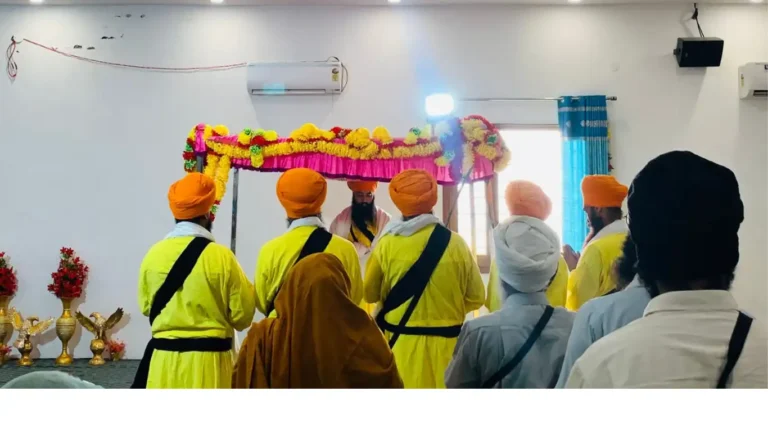 सिख धर्म में पाहुल प्रथा क्या है। अमृत छकना (चखना) किसे कहते हैं।