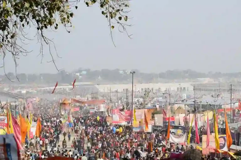 कुंभ मेला 12 बर्षों में एक बार क्यों लगता है। कुंभ मेले का इतिहास