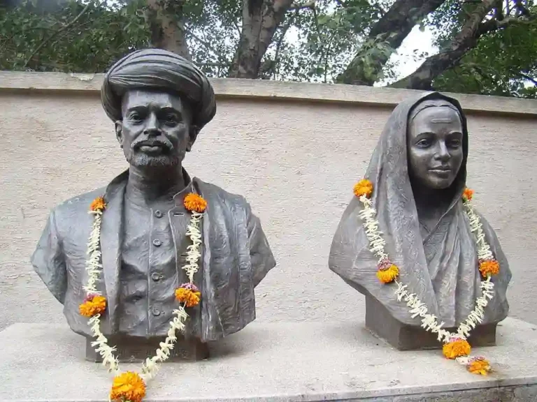 ज्योतिराव और सावित्रीबाई फुले -महिलाओं के लिए खोले स्कूल के दरवाजे